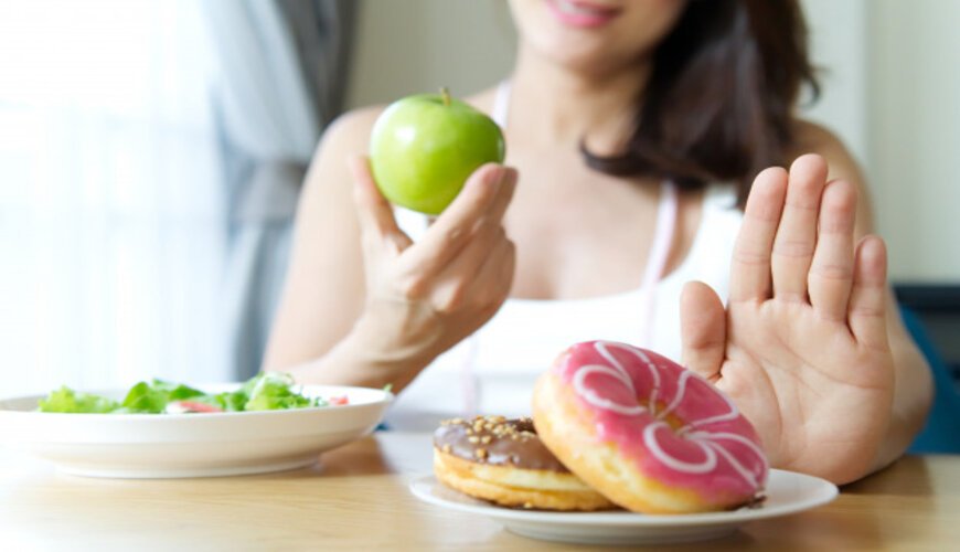 Tránh những thực phẩm có chứa nhiều đường và đồ ngọt