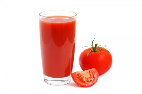 Nước ép cà chua có thể trị mụn hoặc làm nước uống