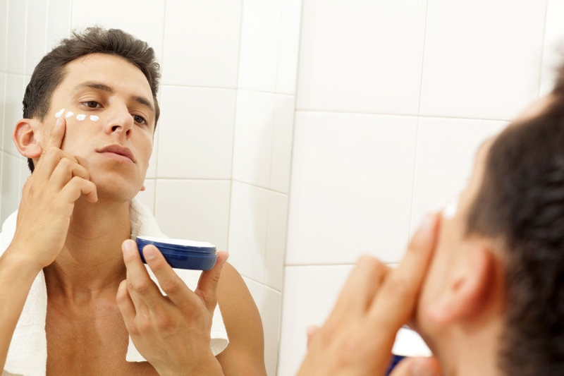 Dưỡng ẩm cho da là điều rất quan trọng cho cả nam và nữ