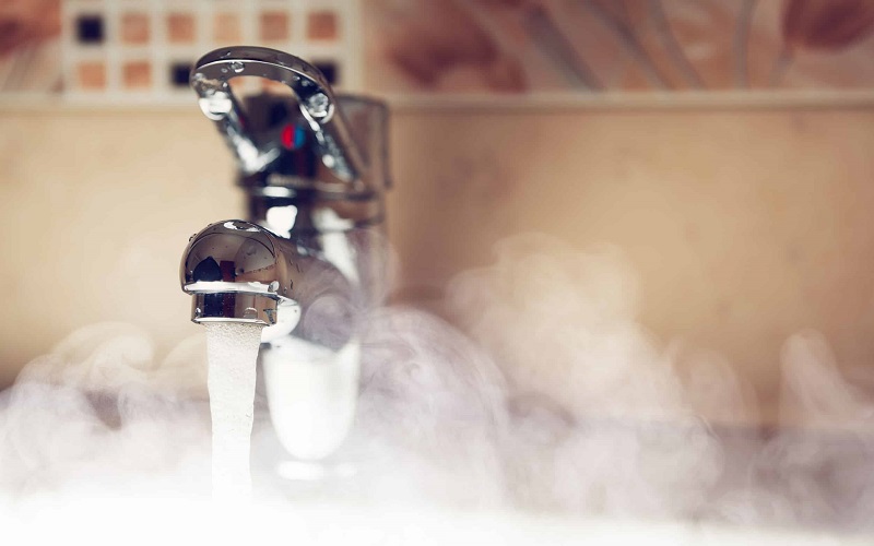 Rửa mặt bằng nước nóng có thể gây bong tróc da nghiêm trọng
