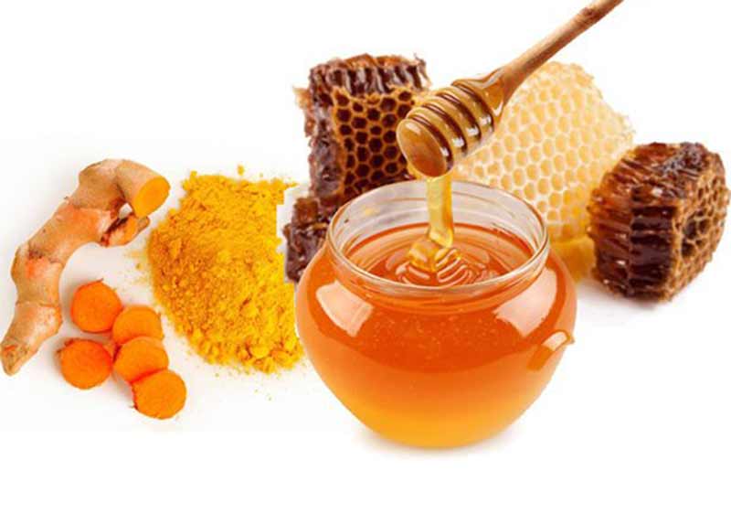 Mặt nạ mật ong, nghệ đang được nhiều chị em lựa chọn nhờ hàm lượng curcumin có tác dụng trị nám hiệu quả
