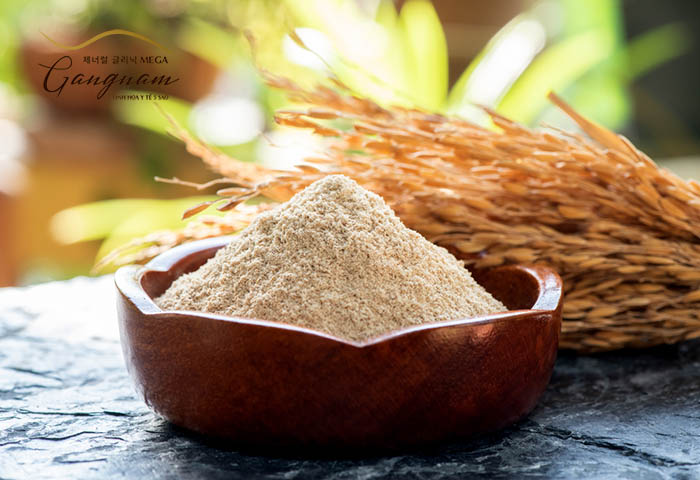 cám gạo được sử dụng nhiều để trị mụn và dưỡng da