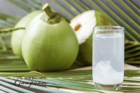 Cách uống nước dừa mỗi ngày có đẹp da không?