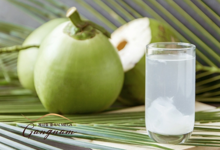 Cách uống nước dừa mỗi ngày có đẹp da không?
