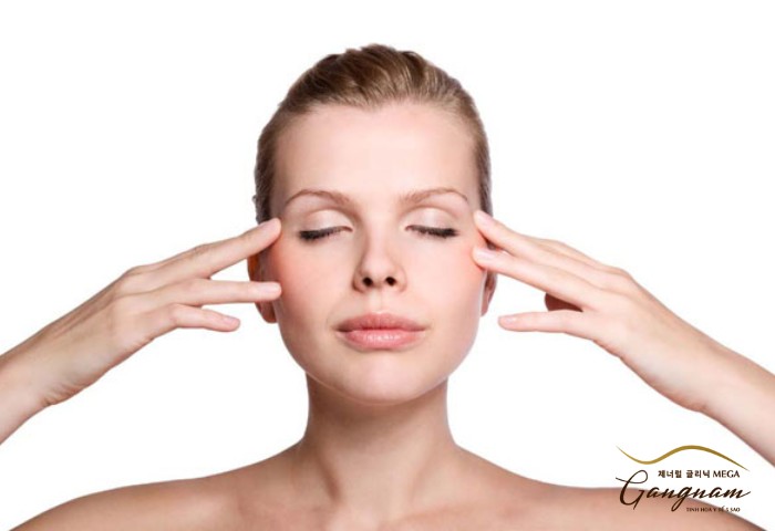 Bài tập massage vùng mắt để xóa mờ nếp nhăn