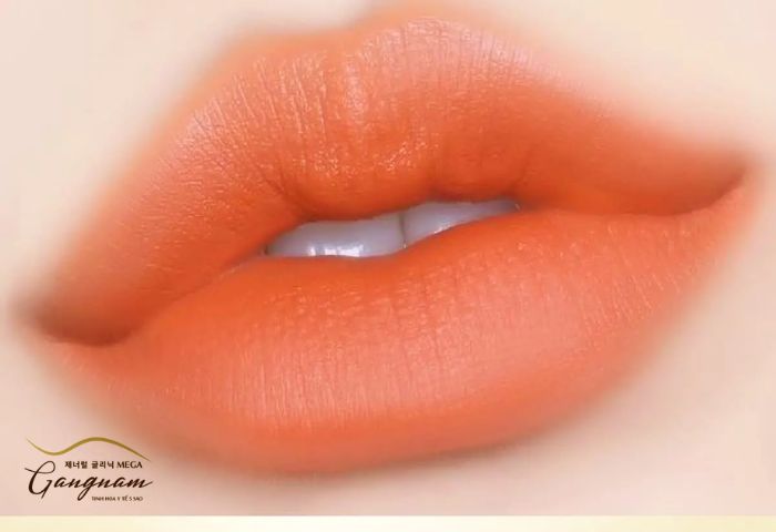 Phun môi màu cam san hô