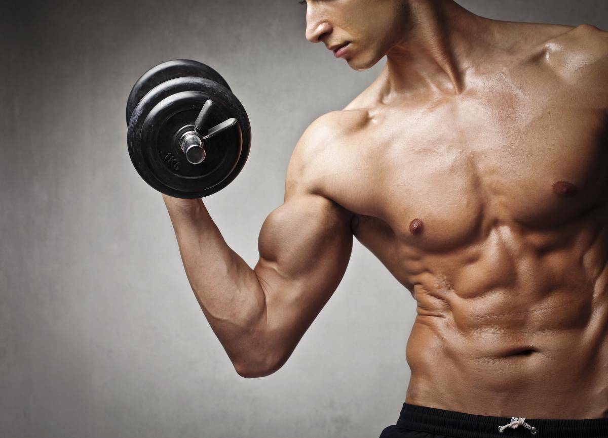 Tăng cơ bắp thông qua chế độ ăn giàu protein và tăng cường tập luyện