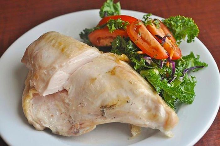 Ức gà là một món ăn quen thuộc với những ai đang giảm cân hoặc gymer