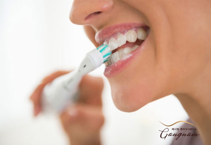 Đánh răng sau khi xăm môi nên hay không? Tại sao?