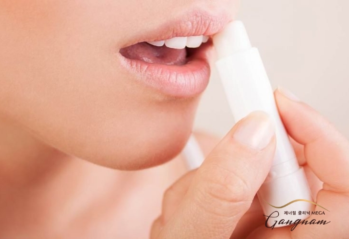 Hướng dẫn chăm sóc răng miệng và bảo vệ môi đúng cách sau khi xăm