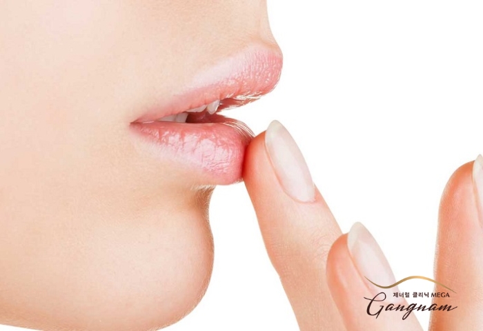 Hiện tượng xăm môi bị sưng tấy có thể kéo dài trong khoảng 1 tuần hoặc hơn nữa
