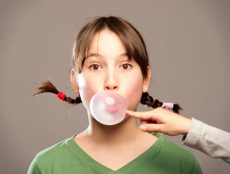 Việc nhai kẹo cao su có thực sự giúp bạn giảm béo mặt? 