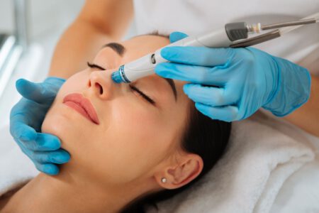 Chăm sóc da cải thiện hiệu quả tình trạng da sần sùi và lỗ chân lông to với Hydrafacial