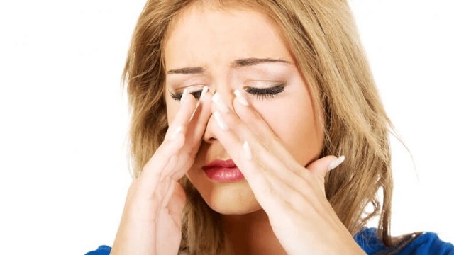 Bạn có thể bị sốt cao khi nâng mũi bị viêm