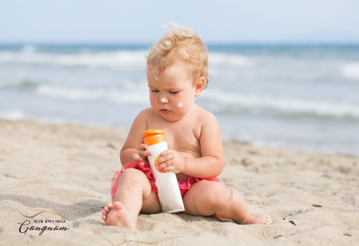 Trẻ em từ 6 tháng tuổi trở lên có thể dùng kem chống nắng để bảo vệ da
