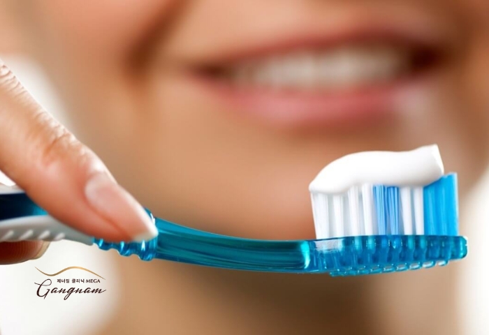 Sử dụng kem đánh răng có trị thâm môi không?