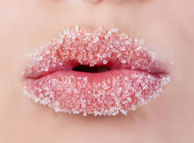 Dùng muối để hỗ trợ điều trị thâm môi
