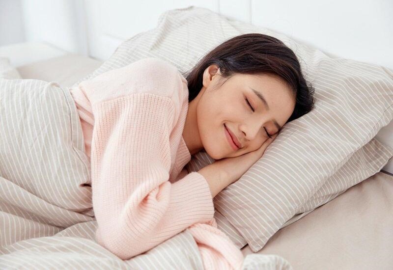 Ngủ đủ giấc là cách để bạn duy trì hiệu quả tươi trẻ vùng mắt 