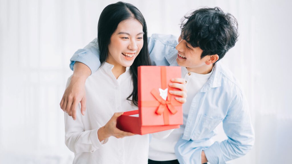 Đàn ông Hàn Quốc tặng gì cho vợ ngày Valentine?