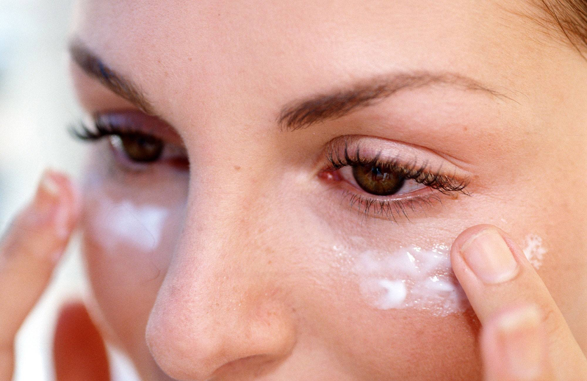  Cách sử dụng sản phẩm kem trị thâm vùng mắt Klirvin 