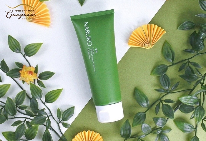 Sữa rửa mặt trị mụn cho nam da dầu Naruko Tea Tree Purifying Clay Mask