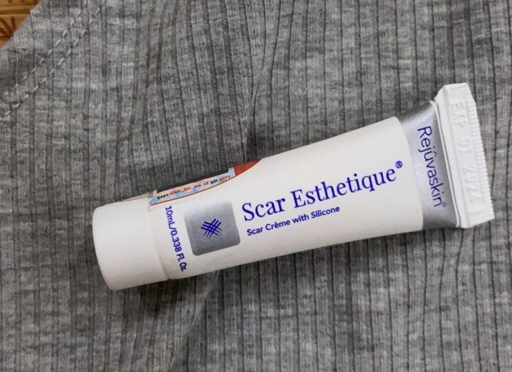 Thuốc trị sẹo thâm ở chân Scar Esthetique cho khả năng giảm sắc tố, chống viêm tốt