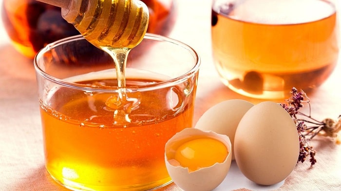 Mặt nạ trứng gà và mật ong dưỡng ẩm