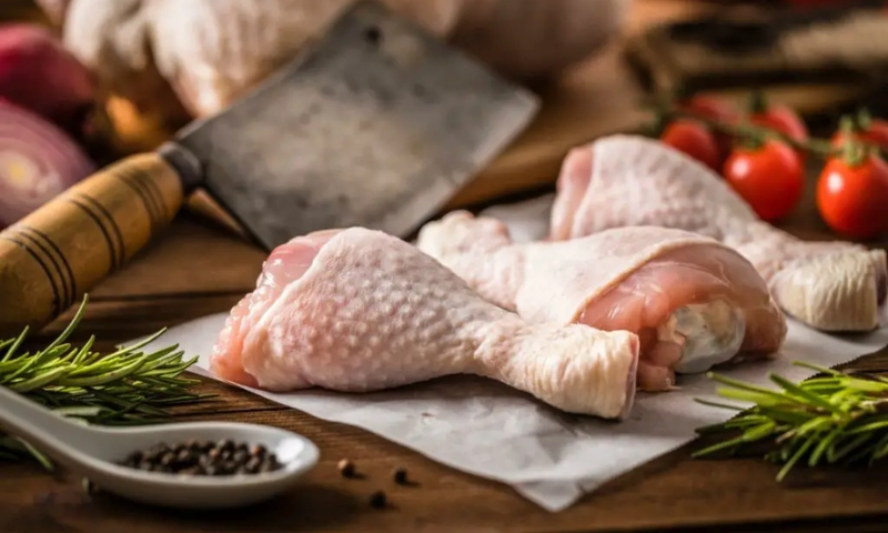 Lượng calo trong thịt đùi gà có thể dao động từ 177 - 230 calo cho 100g