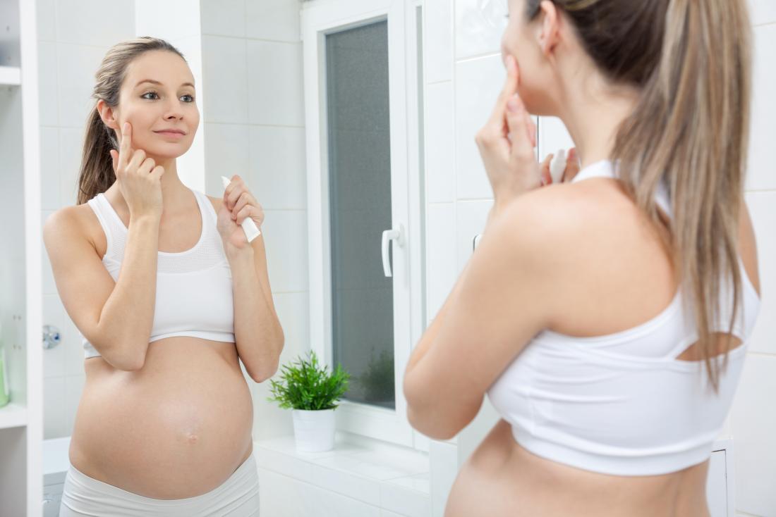 Sự thay đổi hormone, làn da gây ra các biểu hiện khô da ở mẹ bầu