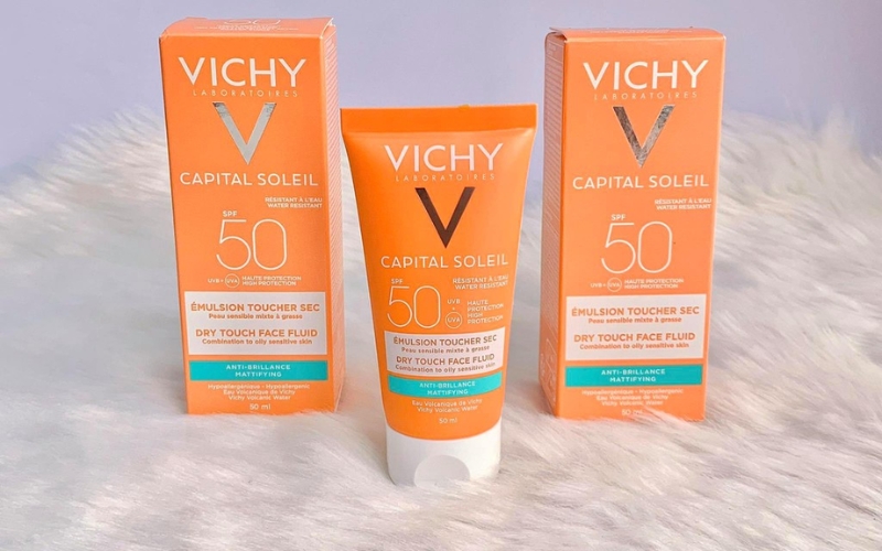 Vichy Capital Soleil Mattifying Dry Touch Face Fluid cũng là một sản phẩm đáng để sử dụng cho da dầu nhờn