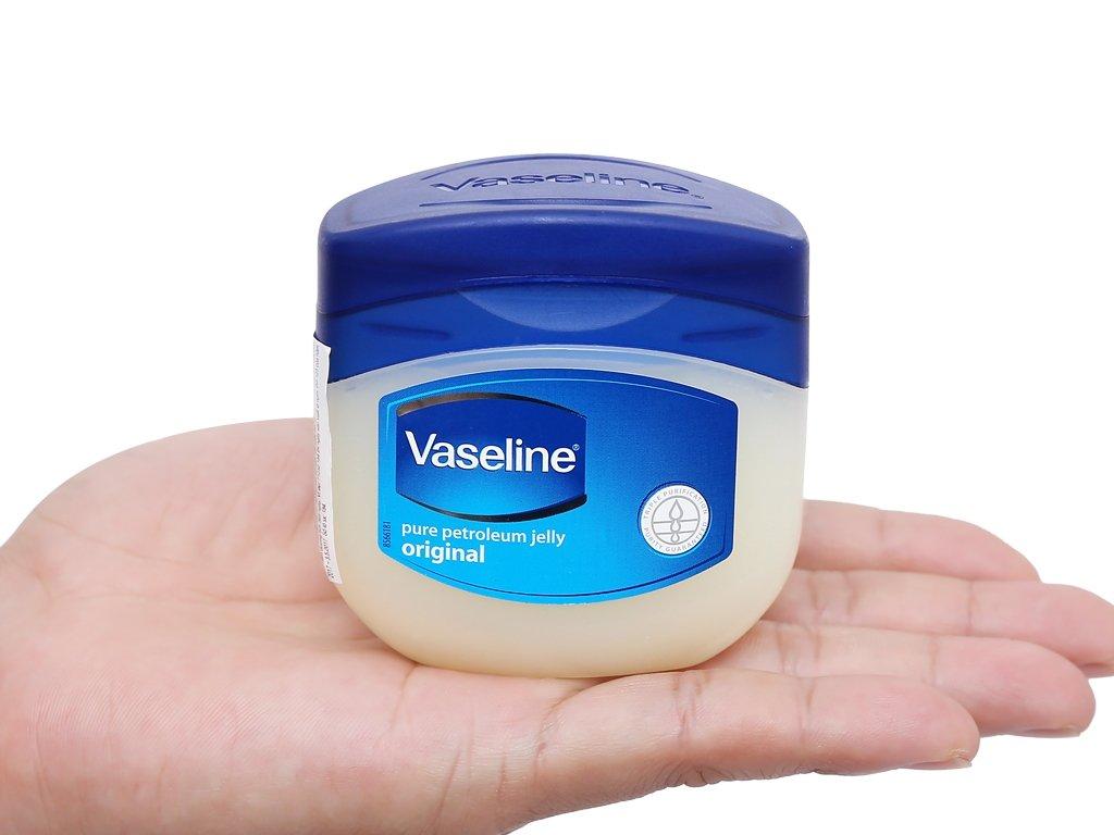 Dưỡng ẩm body Vaseline quen thuộc với người dùng