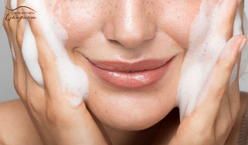 Chăm sóc da tại nhà để giảm mụn và giữ cho da sạch khỏe.