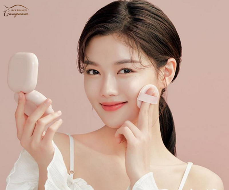 Laneige Neo Cushion Glow cấp ẩm và nâng tone da tốt