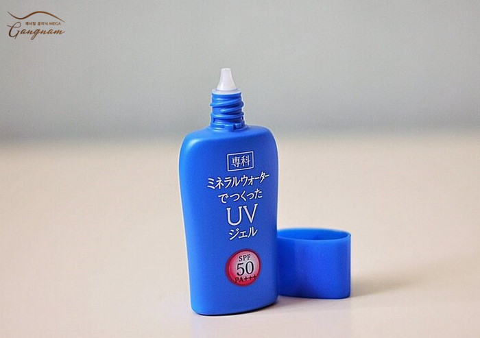 Senka Mineral Water UV Gel thích hợp cho da dầu