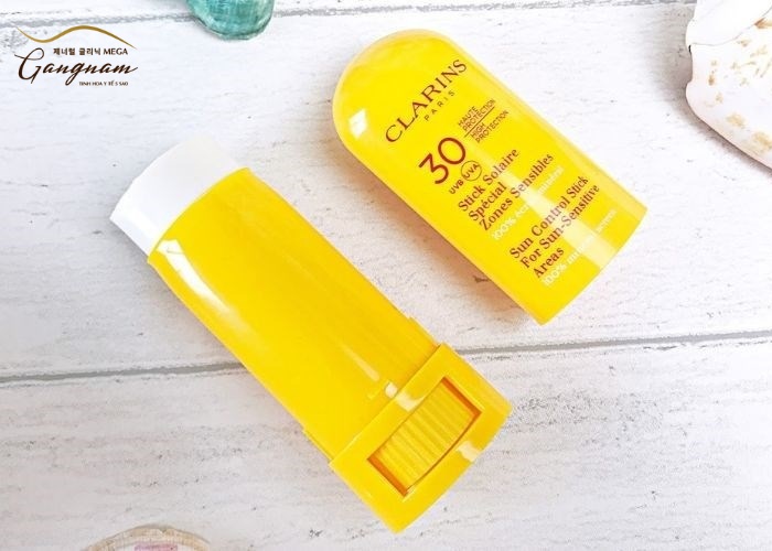 Kem chống nắng Clarins Sun Control Stick For Sun-Sensitive Areas