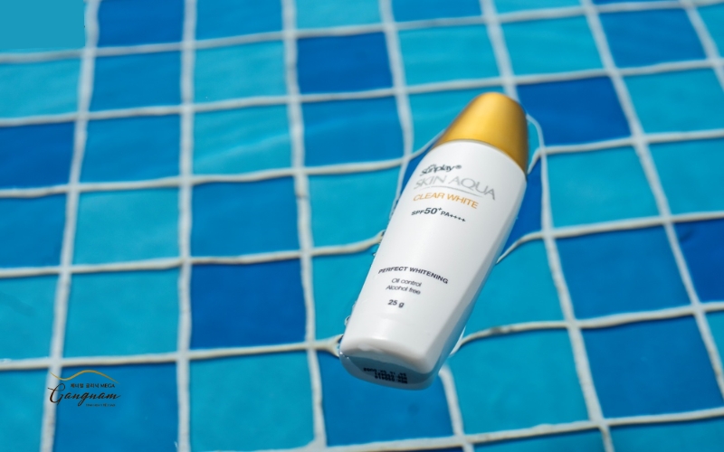 Sunplay Clear White bổ sung thêm các thành phần dưỡng da và chống lão hóa