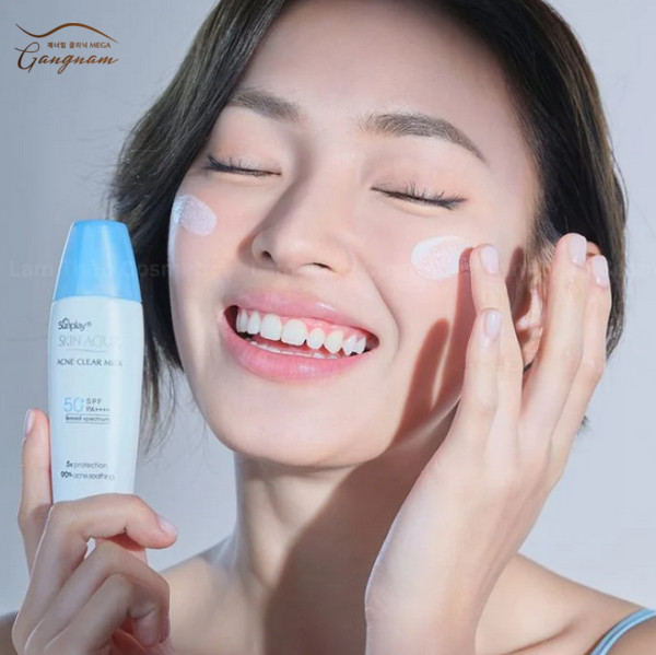 Skin Aqua Acne Clear Milk chống nắng cho da dầu mụn