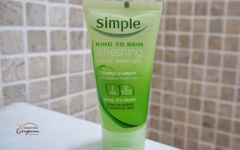 Simple Kind to Skin Refreshing Facial khá lành tính, dùng được cho da thường, da dầu, hỗn hợp