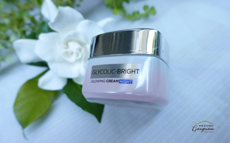 Kem dưỡng trắng da Glycolic Bright Glowing Cream Night của thương hiệu L’Oreal 