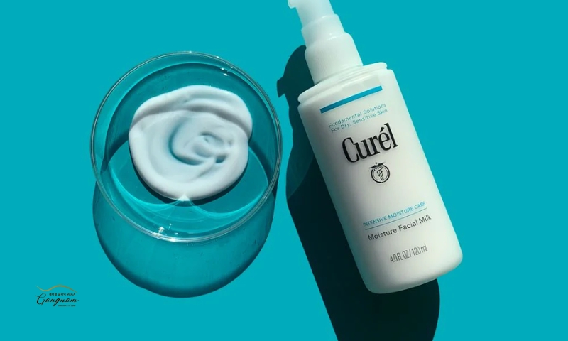 Curél Intensive Moisture Care có kết cấu đậm đặc hơn những chứa nhiều dưỡng chất