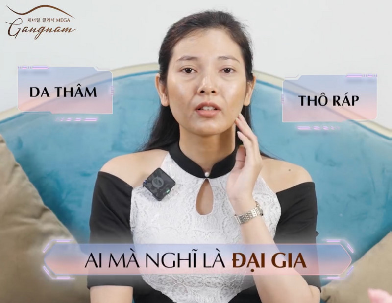 Chị Anna Nguyễn (43 tuổi, Việt Kiều Úc) thất vọng vì da thâm sạm, nếp nhăn lão hóa.