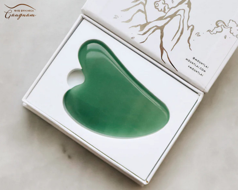 Dụng cụ massage nâng cơ mặt từ ngọc bích Mount Lai The Jade Gua Sha Facial Lifting Tool