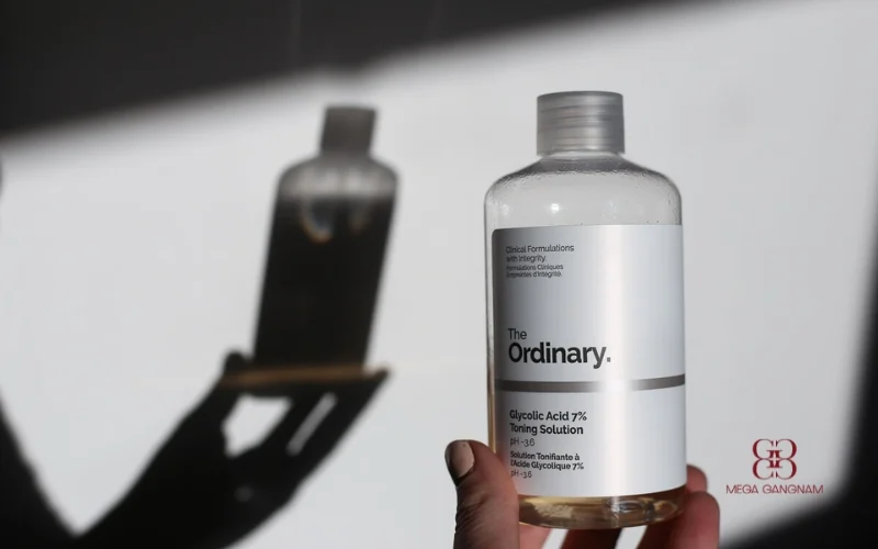 Nước hoa hồng chứa 7% AHA đến từ thương hiệu The Ordinary đình đám phù hợp với da mụn