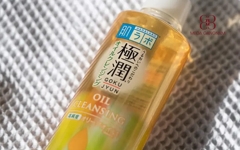 Hada Labo Gokujyun Oil Cleansing dịu nhẹ, lành tính, giá rẻ và khá phù hợp với da nhạy cảm 