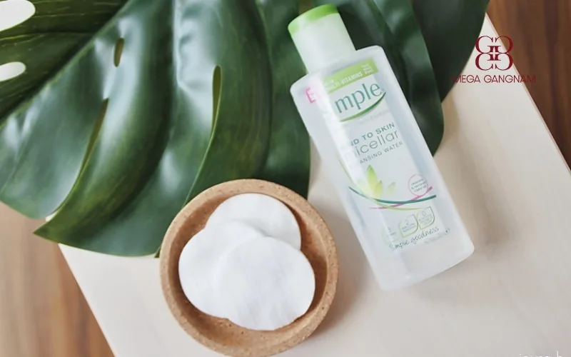 Simple Kind to Skin dịu nhẹ, lành tính là lựa chọn được bác sĩ da liễu khuyên dùng